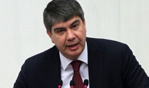 2012-08-27-menderes-turel-cok-sert-konustu