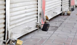 yuksekovada-esnaf-kepenk-kapatti