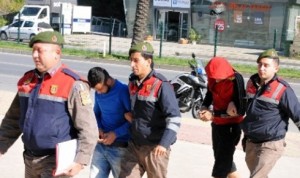 turist_kadinin_cantasini_calan_iki_kardes_yakalandi