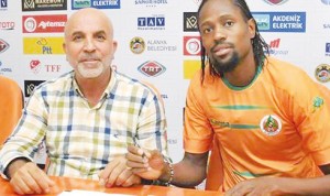 alanyaspor-abdoulaye-ba-ile-1-yilligina-anlasma-8650243_x_9872_o