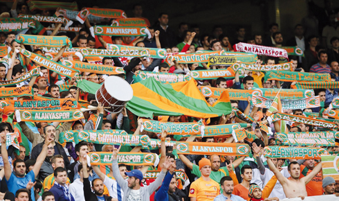 alanyaspor-taraftar