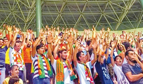 cekirdek_yemek_isteyen_kizilalan_a_ciksin_h21627_42853