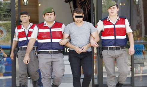 feto_suphelisi_astsubay_alanya_da_tatilde_yakalandi_h21224_3501e