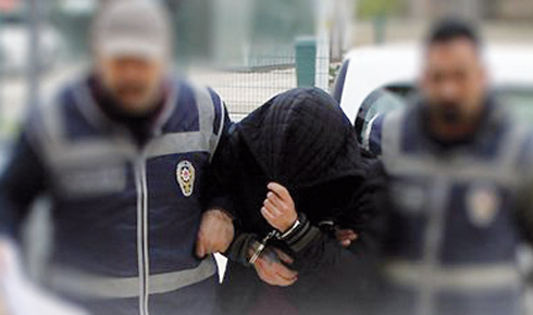 2_okuldan_947_tl_calan_supheli_yakalandi_h27837_a2f7a