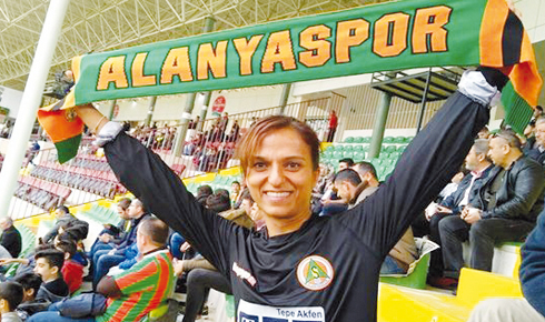 alanyaspor_maclarini_kacirmayan_bayan_bashekim_h25845_95fb9