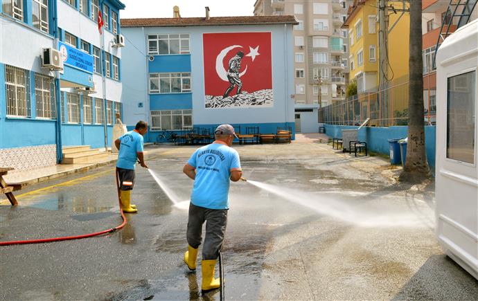 ALANYA BELEDİYESİ’NDEN ÖRNEK ÇALIŞMA: OKUL BAHÇELERİ TEMİZLENİYOR ALANYA BELEDİYESİ’NDEN ÖRNEK ÇALIŞMA: OKUL BAHÇELERİ TEMİZLENİYOR