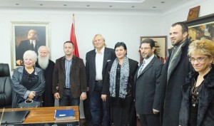 963051_10152117719727128_1371180429_n