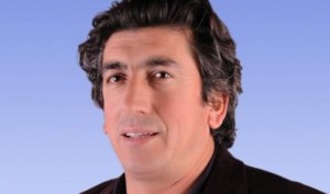 ahmet_top_sahiller_copluk_icinde_h82144