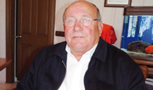 akpdeki_curuk_elmalar_kim_h87759