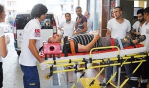 yasli_adama_oto_carpti_h73808