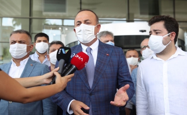 cavusoglu_hastanede_baskan_bocek_i_ziyaret_etti_
