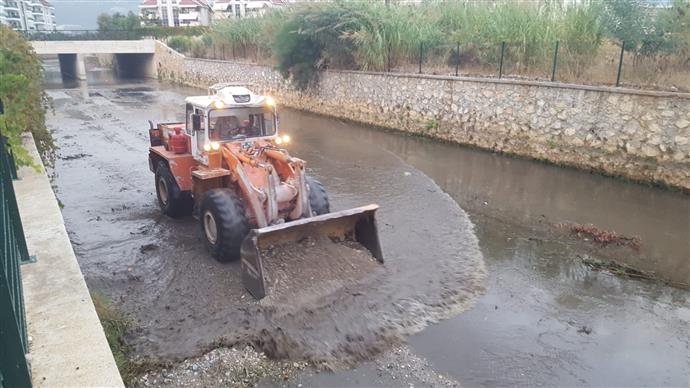 MERKEZ VE KIRSAL MAHALLELERDE KIŞ HAZIRLIKLARI SÜRÜYOR MERKEZ VE KIRSAL MAHALLELERDE KIŞ HAZIRLIKLARI SÜRÜYOR