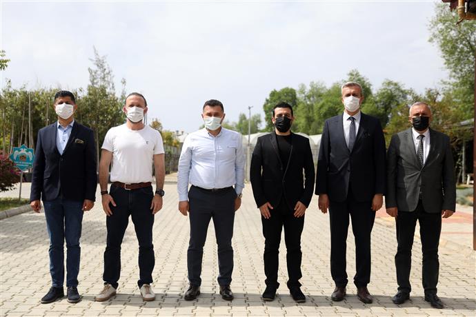 BAŞKAN YÜCEL İŞÇİLERE MESLEKİ YETERLİLİK BELGESİ VERDİ BAŞKAN YÜCEL İŞÇİLERE MESLEKİ YETERLİLİK BELGESİ VERDİ