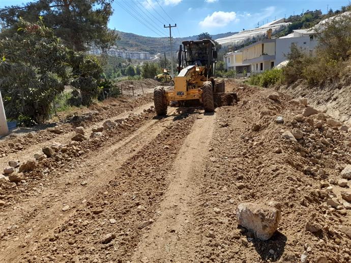 SEKİ VE İSHAKLI YOLU’NDA ASFALT HAZIRLIĞI SEKİ VE İSHAKLI YOLU’NDA ASFALT HAZIRLIĞI