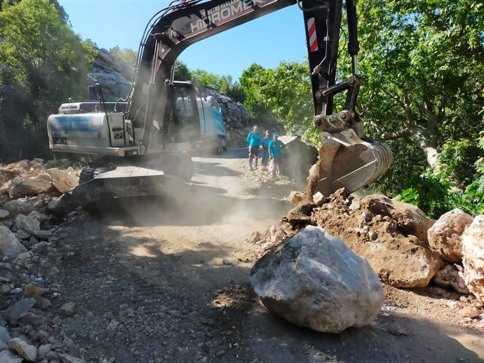 SÖĞÜT YAYLASI VE ÇAMLICA GRUP YOLUNDA ASFALT İÇİN DÜĞMEYE BASILDI SÖĞÜT YAYLASI VE ÇAMLICA GRUP YOLUNDA ASFALT İÇİN DÜĞMEYE BASILDI