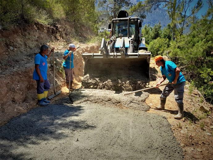 TÜRKTAŞ VE DİM UZUNÖZ MAHALLESİ’NDE BETON YOL ÇALIŞMASI DEVAM EDİYOR TÜRKTAŞ VE DİM UZUNÖZ MAHALLESİ’NDE BETON YOL ÇALIŞMASI DEVAM EDİYOR