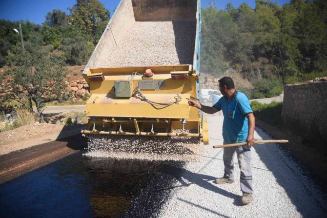 alanya-belediyesi-fen-isleri-mudurlugu-ekiplerinin-surdurdugu-asfalt-calismalari-kizilcasehir-camlica-ve-sapadere-mahalleleri-IHA-20211007AW436233-5-t